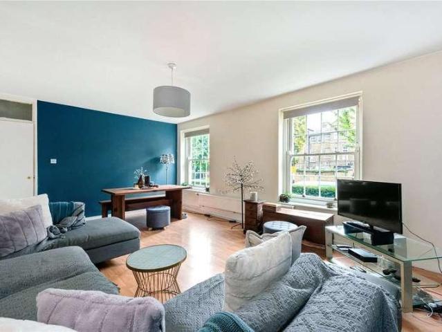 Flat for sale in Barnsbury, Greater London
