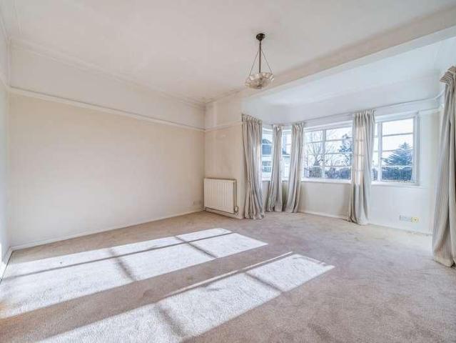 Flat for sale in Pinner, Greater London