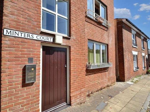 Flat for sale in Hampshire
