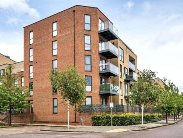 Flat for sale in Greater London