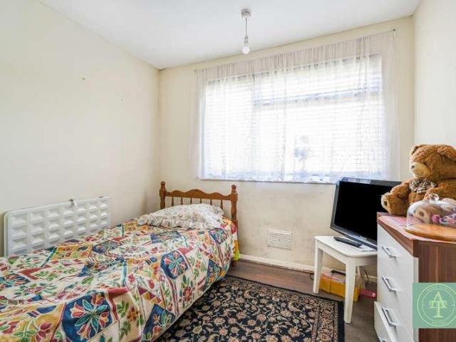 Flat for sale in Cockfosters, Greater London