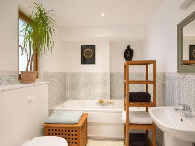 Flat for sale in Heigham Grove, East Bank