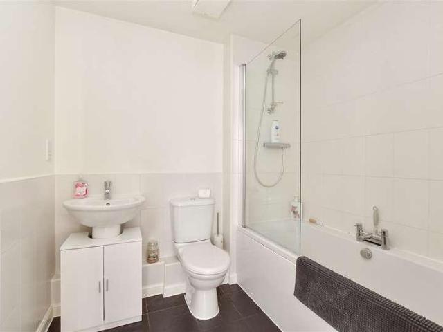 Flat for sale in Oad Street, Kent