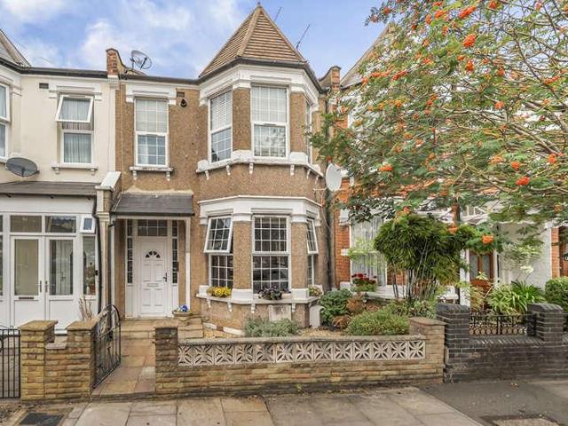 Flat for sale in Greater London