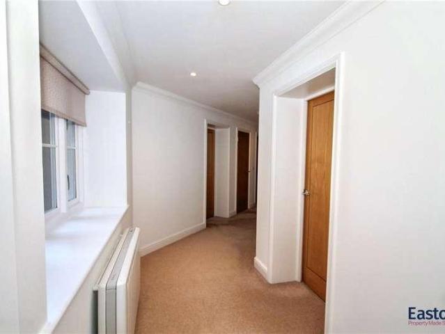 Flat for sale in Red Hill, Surrey