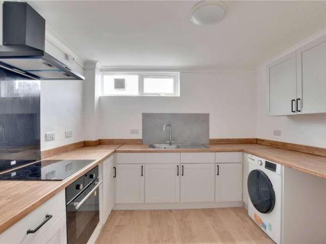 Flat for sale in Burnt Ash, Greater London