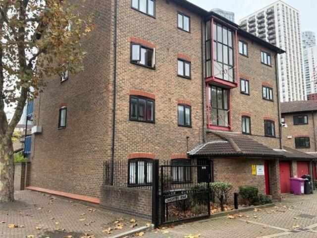 Flat for sale in Blackwall, Greater London