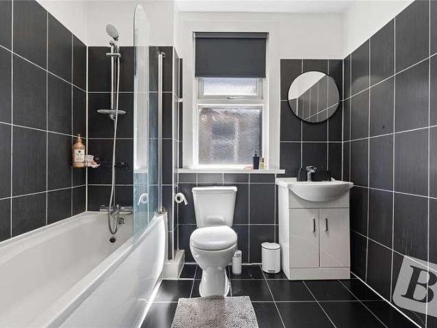 Flat for sale in Greater London