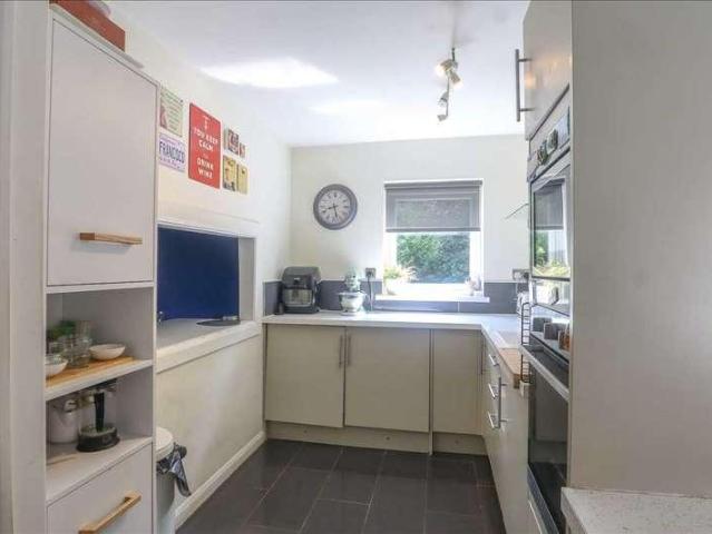 Flat for sale in Kenley, Kenley