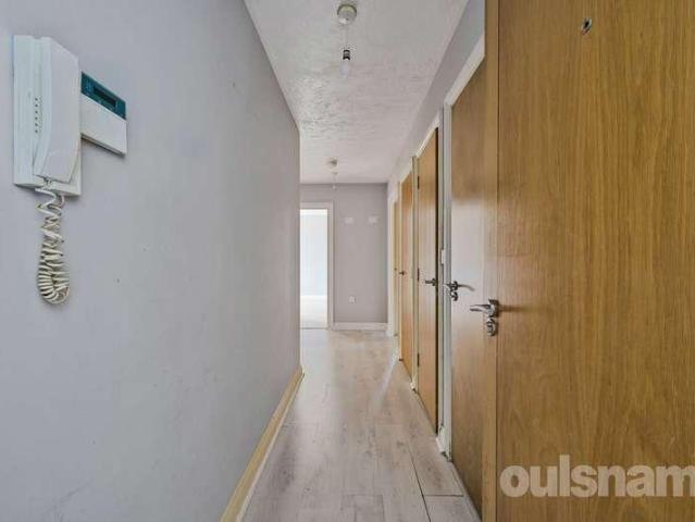 Flat for sale in Bromsgrove, Worcestershire