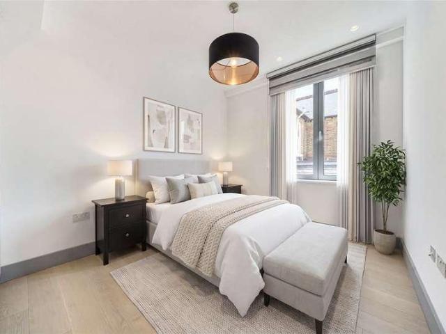 Flat for sale in London Borough of Ealing, Greater London