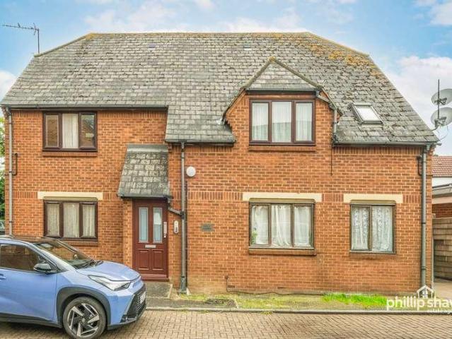 Flat for sale in Greater London