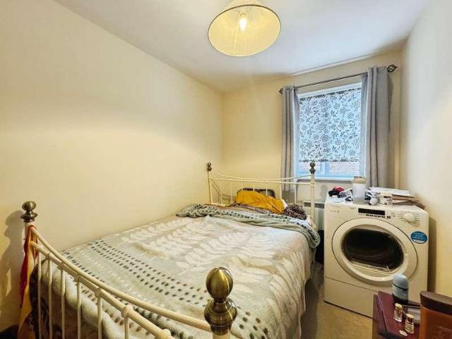 Flat for sale in Totteridge, Buckinghamshire