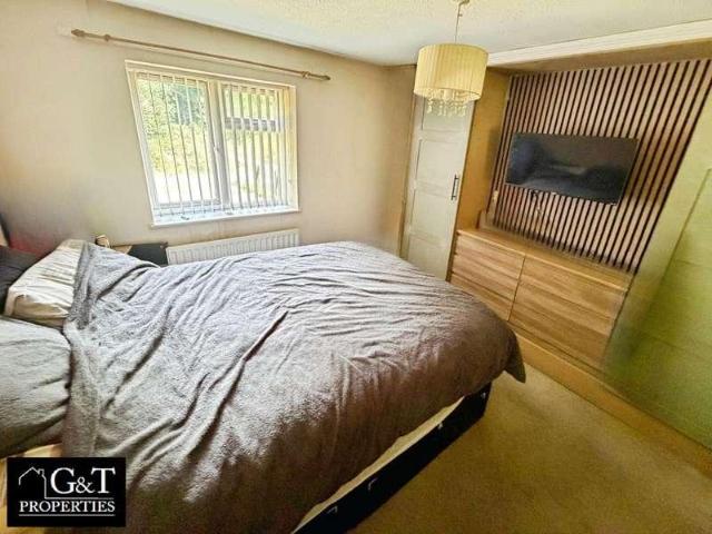 Flat for sale in Wollescote, Stourbridge