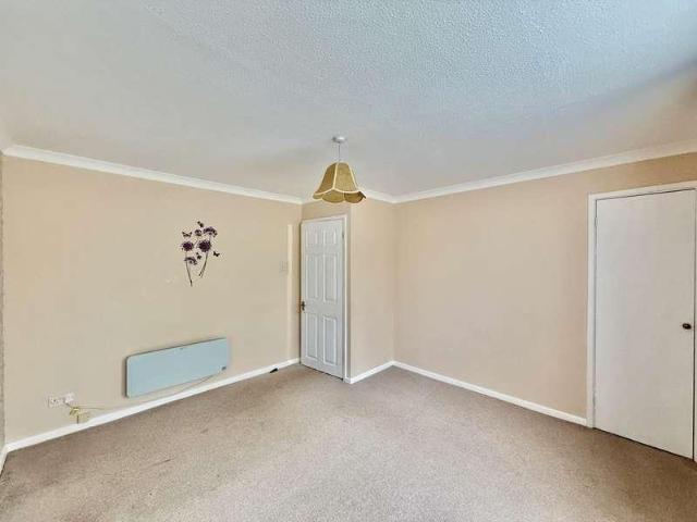 Flat for sale in Berrick Salome, Oxfordshire