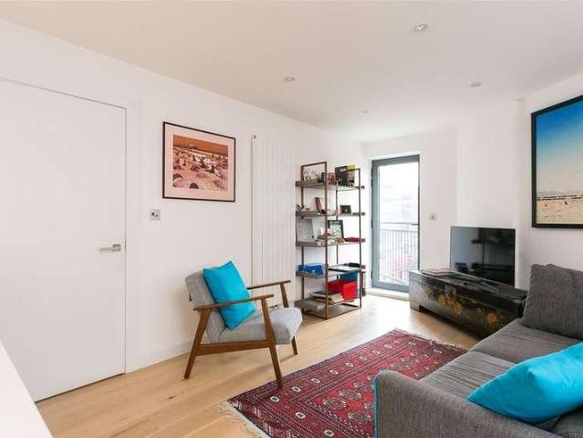 Flat for sale in Bethnal Green, Greater London