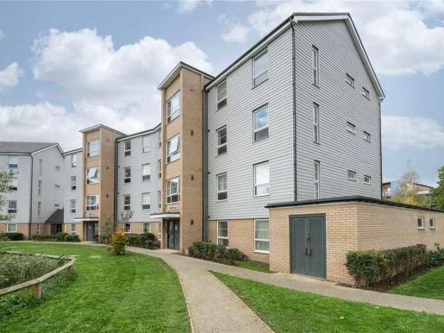 Flat for sale in Row Town, Surrey