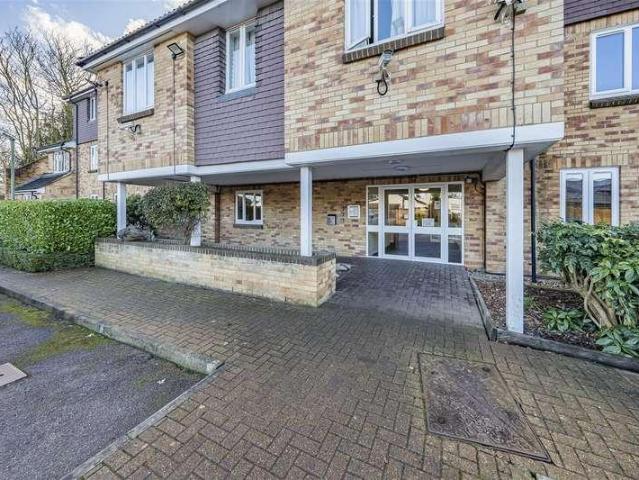 Flat for sale in Clewer Green, Windsor