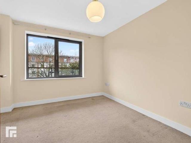 Flat for sale in Cardiff Bay, Falcon Lodge