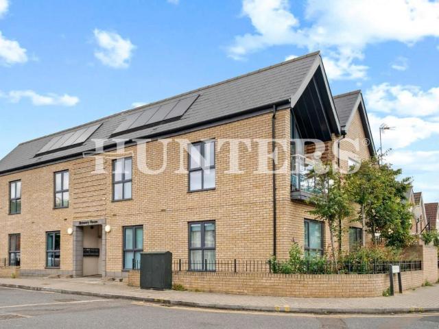 Flat for sale in Greater London