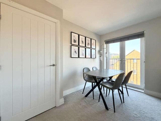 Flat for sale in Maylands, Pouchen End