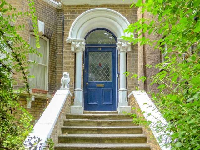 Flat for sale in East Dulwich, Greater London