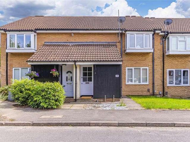 Flat for sale in Elstree and Borehamwood, Borehamwood