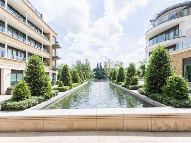 Flat for sale in London Borough of Hounslow, Strand