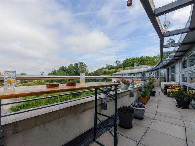 Flat for sale in Chatham