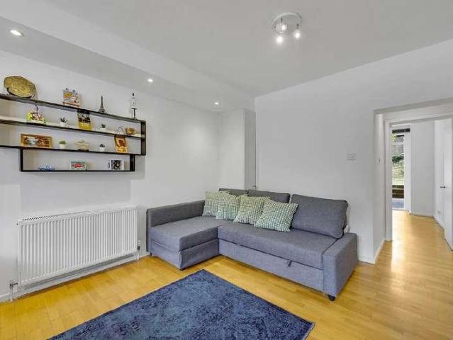 Flat for sale in Belsize Park, Greater London