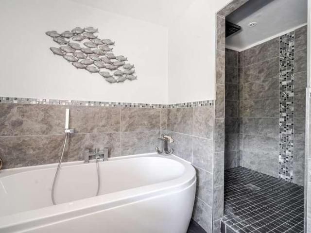 Flat for sale in Fole, Surrey