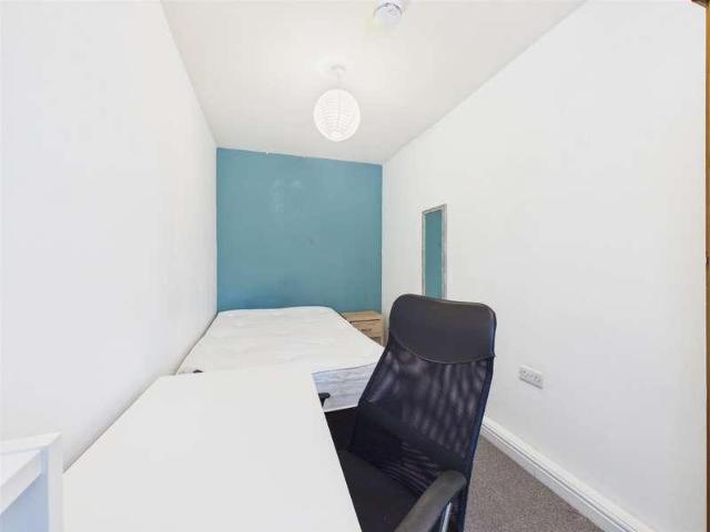 Flat for sale in Woodthorpe, Elmfield