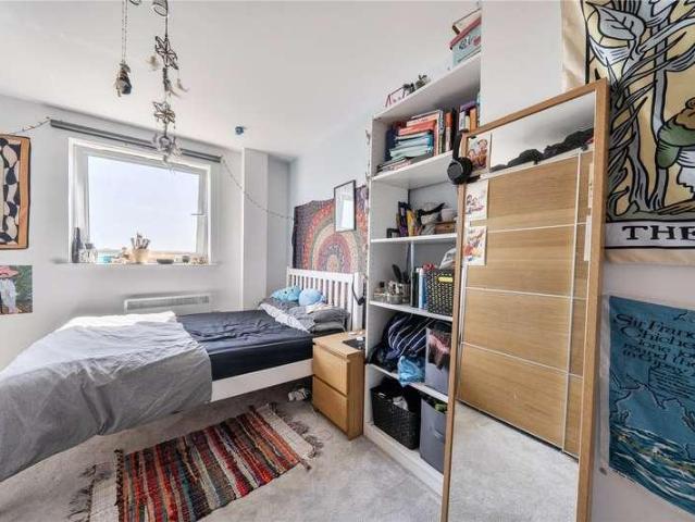 Flat for sale in Horsell, Woking