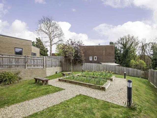 Flat for sale in London Borough of Croydon, South Norwood