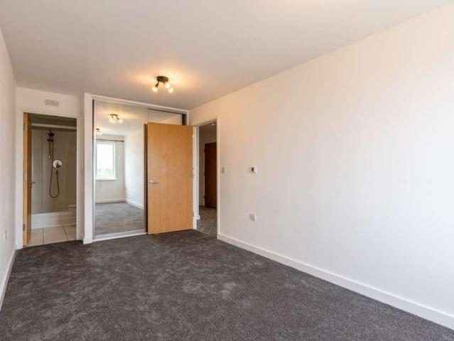 Flat for sale in Ebbsfleet, Monks Orchard