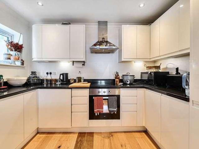 Flat for sale in London Borough of Croydon, Upper Norwood