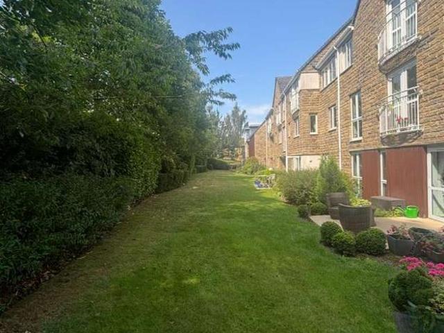 Flat for sale in Lindley, West Yorkshire