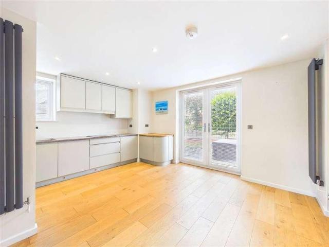 Flat for sale in Barnard's Green, Forthampton