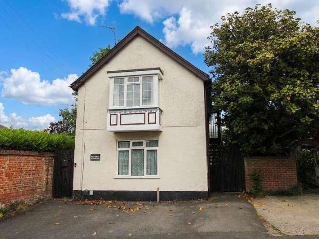 Flat for sale in Salisbury, Wiltshire