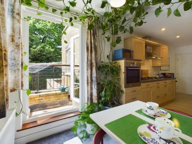 Flat for sale in Bassett, City Of Southampton
