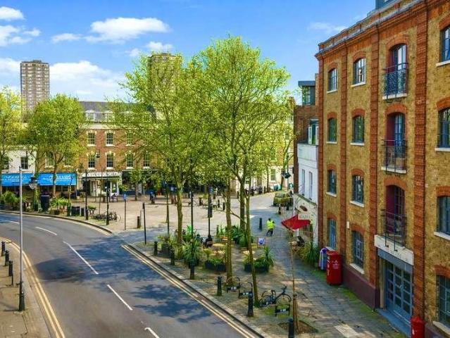 Flat for sale in Battersea, Greater London