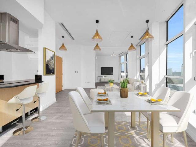 Flat for sale in Battersea, Greater London