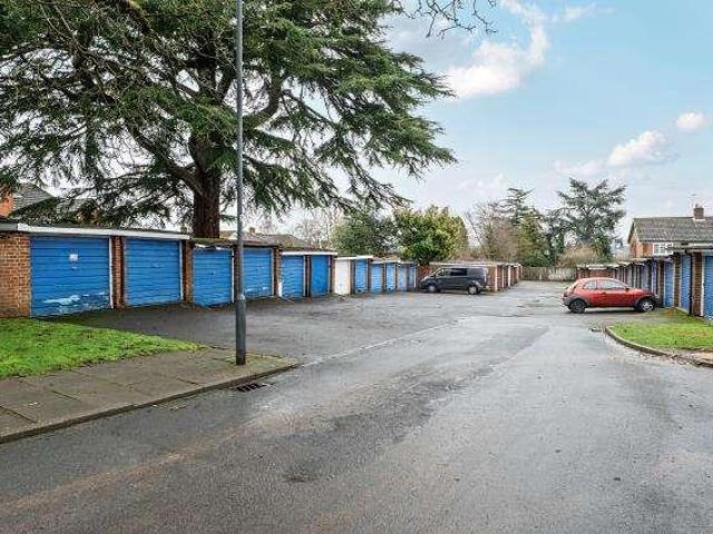 Flat for sale in Furze Platt, Maidenhead