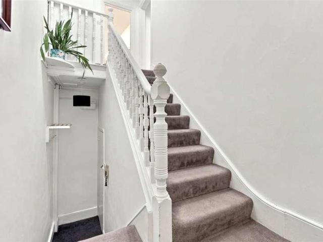 Flat for sale in London Borough of Hackney, Greater London