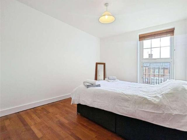 Flat for sale in Reading