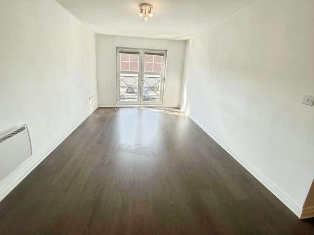 Flat for sale in Bank Top, Lee Bank