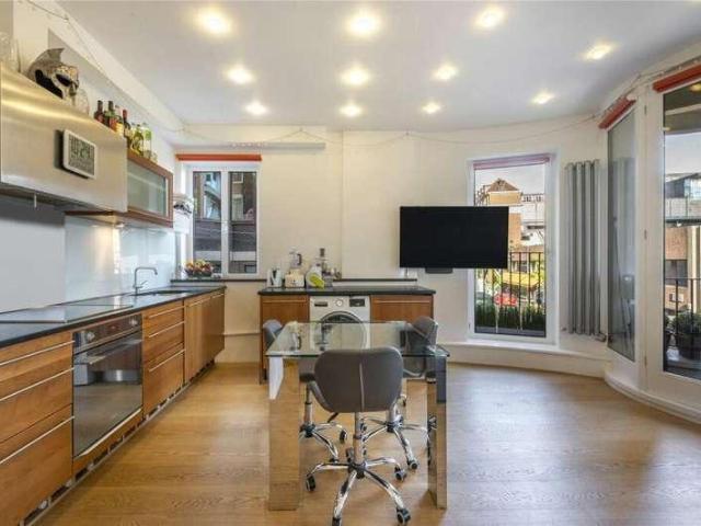 Flat for sale in Soho, Greater London