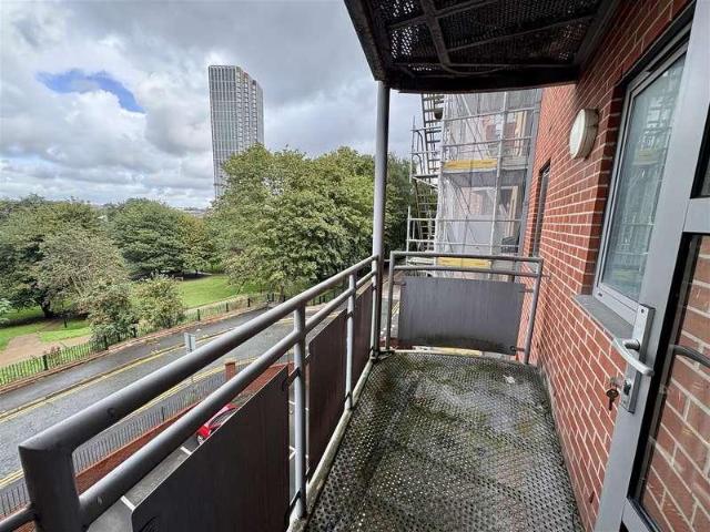 Flat for sale in Georgia, Greater Manchester