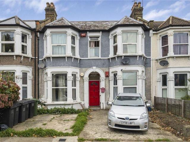 Flat for sale in London Borough of Lewisham, Greater London