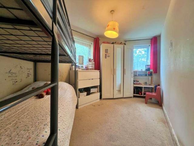 Flat for sale in London Borough of Ealing, Greater London